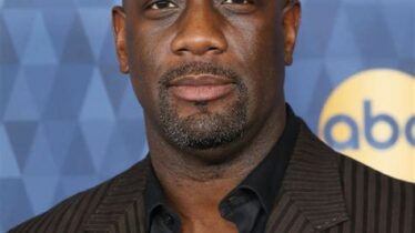 Richard T Jones_001